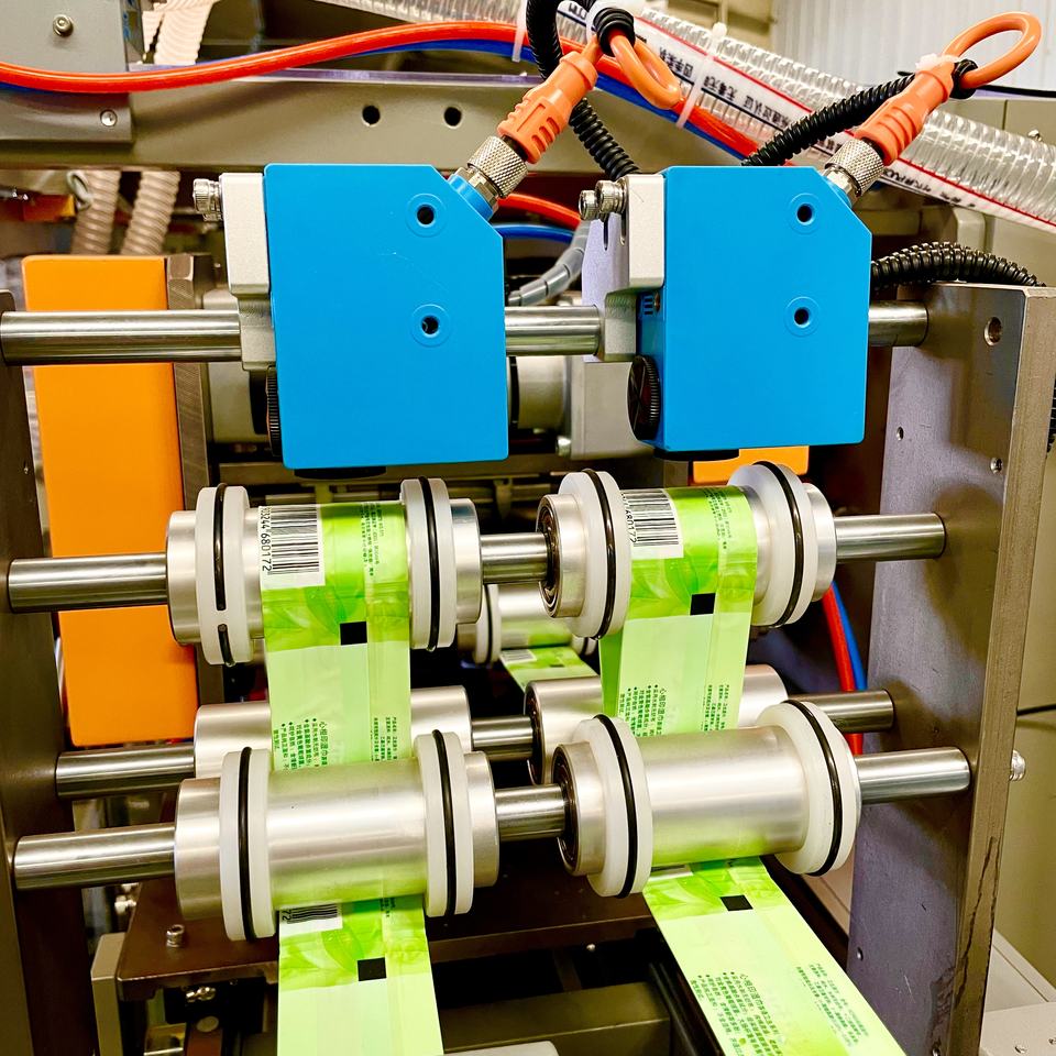 ZB802 Double push rod mini wet wipes packing machine